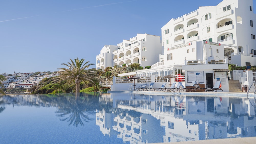 White Sands Beach Club — Hotel building in Arenal d'en Castell, Balearic Islands