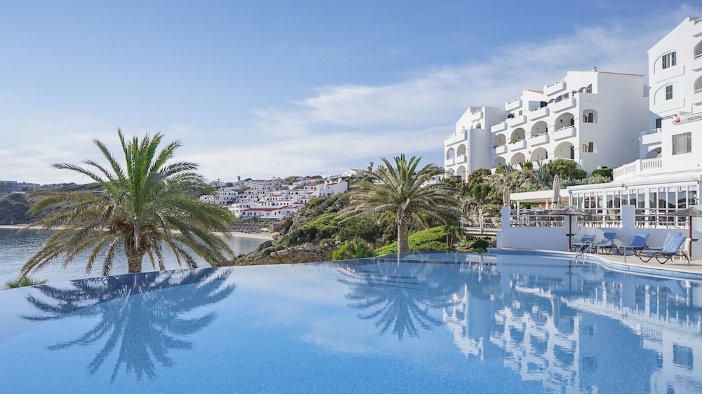 White Sands Beach Club — Swimming pool in Arenal d'en Castell, Balearic Islands