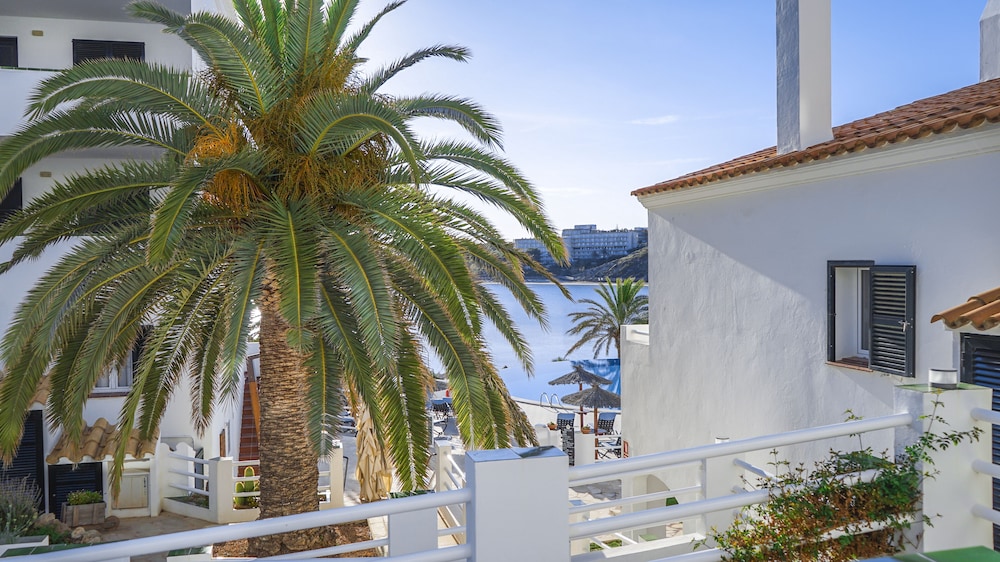White Sands Beach Club — Beach in Arenal d'en Castell, Balearic Islands
