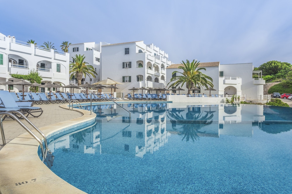 White Sands Beach Club — Main photo in Arenal d'en Castell, Balearic Islands