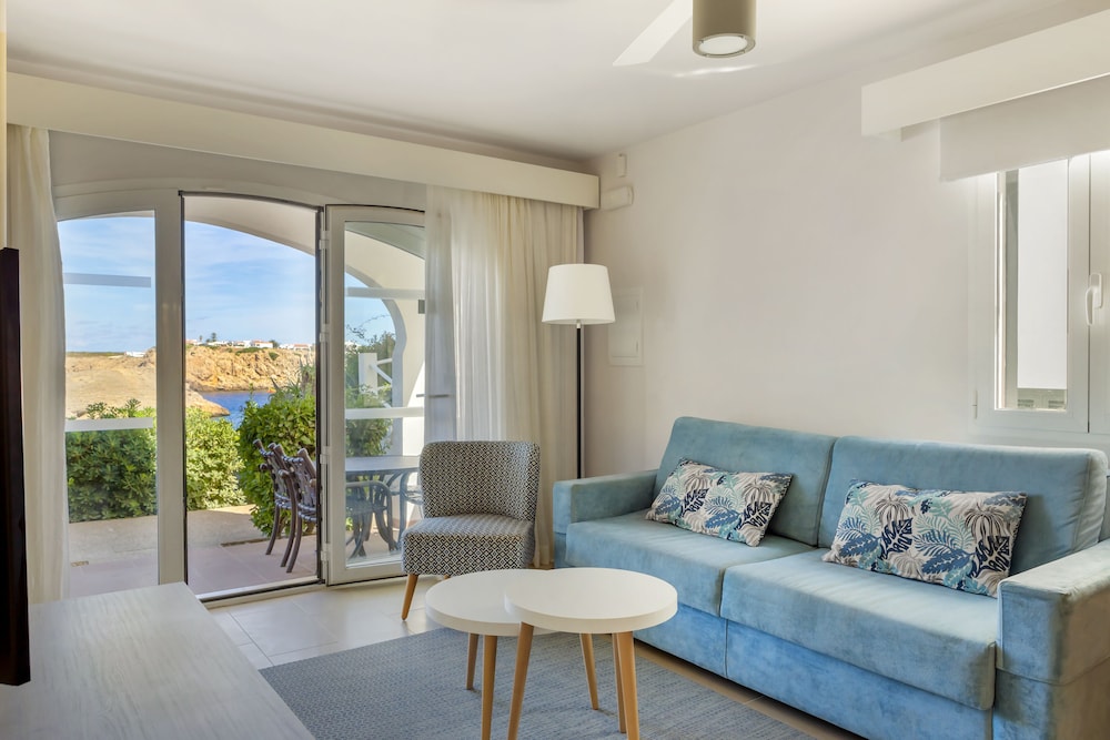White Sands Beach Club — Hotel rooms in Arenal d'en Castell, Balearic Islands