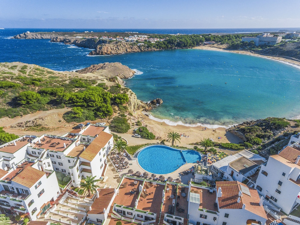 White Sands Beach Club — Swimming pool in Arenal d'en Castell, Balearic Islands