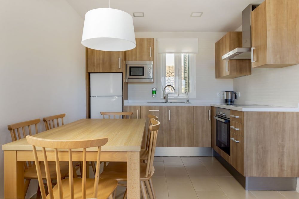 White Sands Beach Club — Hotel rooms in Arenal d'en Castell, Balearic Islands