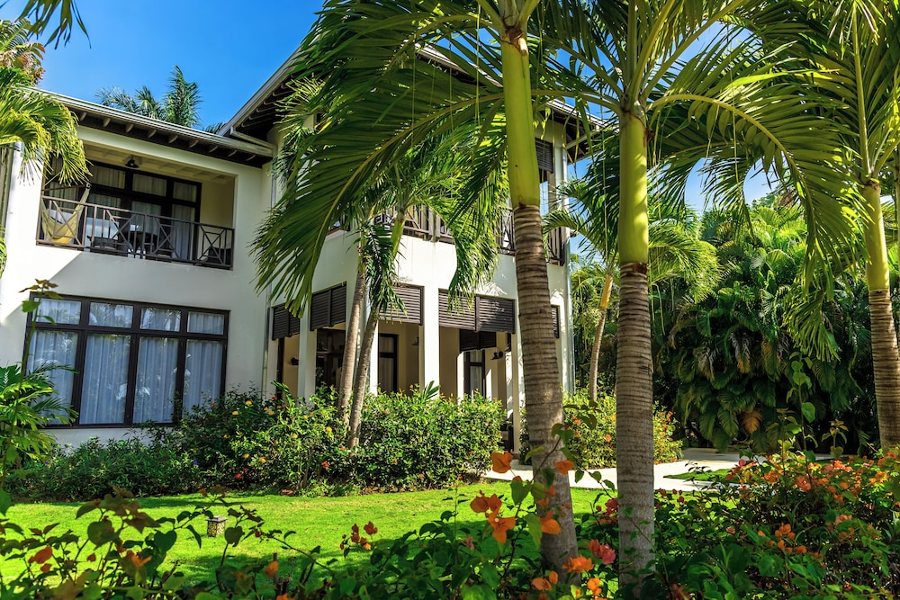 The Cliff Hotel — Hotel building in Negril