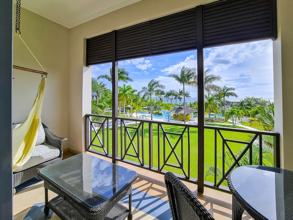 The Cliff Hotel — Hotel rooms in Negril