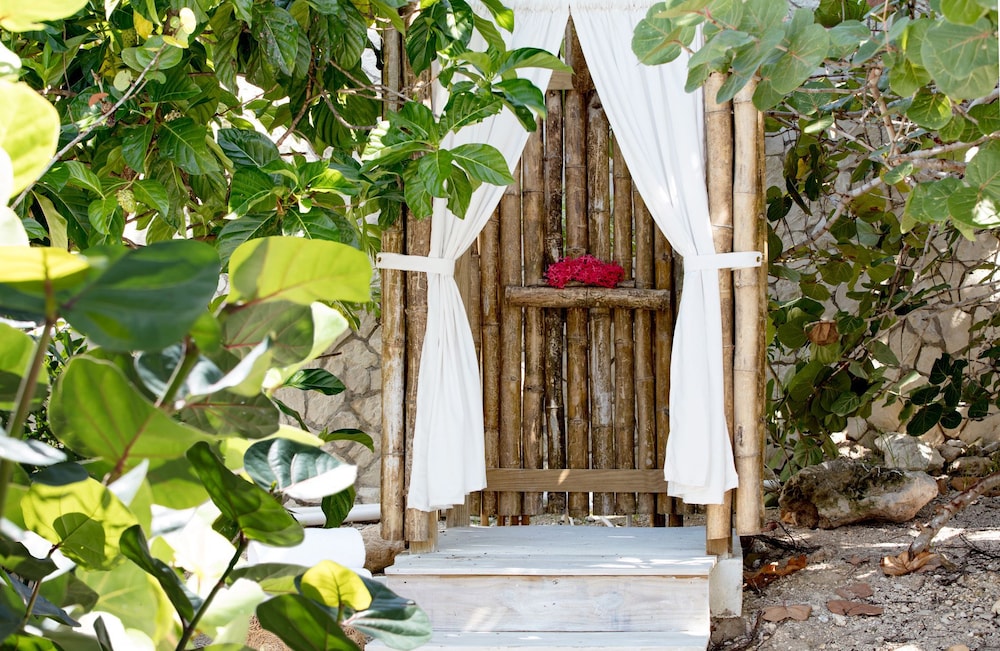 The Cliff Hotel — Spa in Negril
