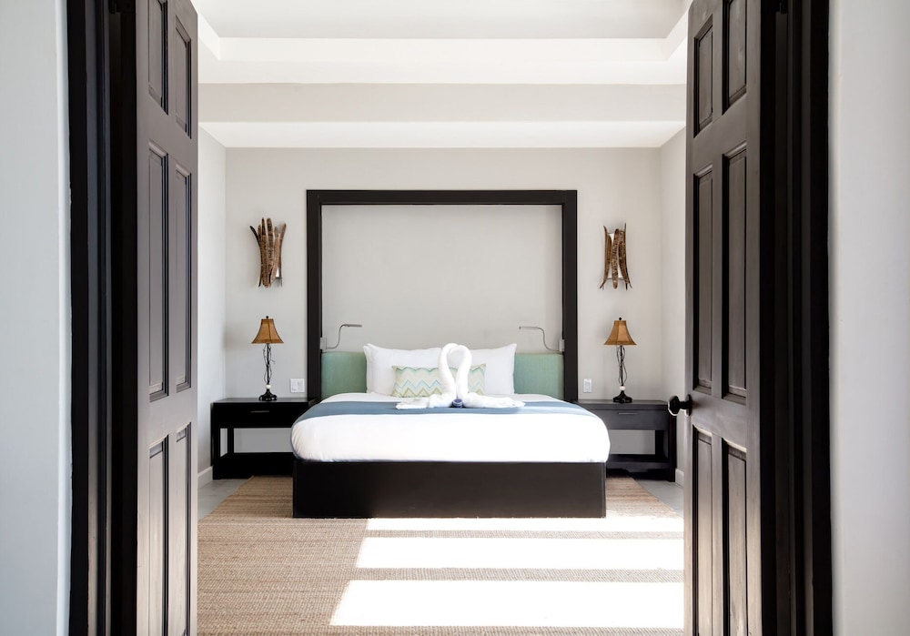 The Cliff Hotel — Hotel rooms in Negril