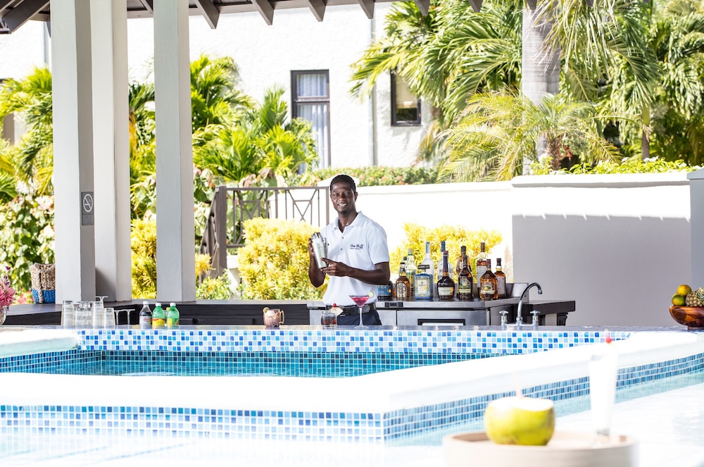 The Cliff Hotel — Restaurant & bars in Negril