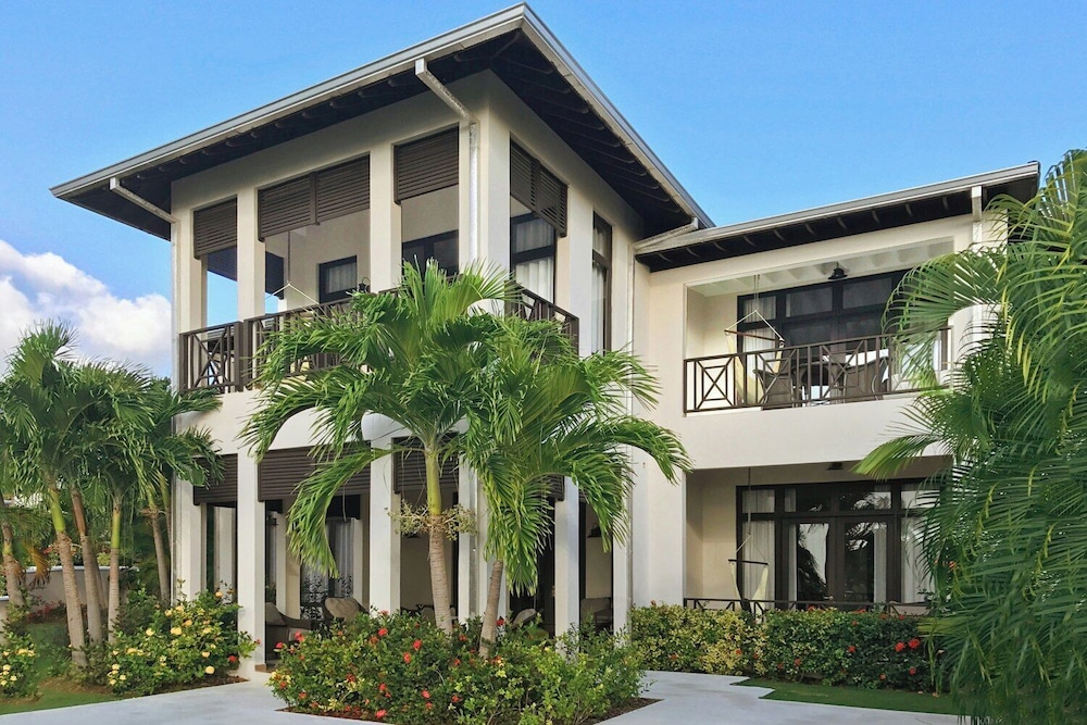 The Cliff Hotel — Hotel building in Negril