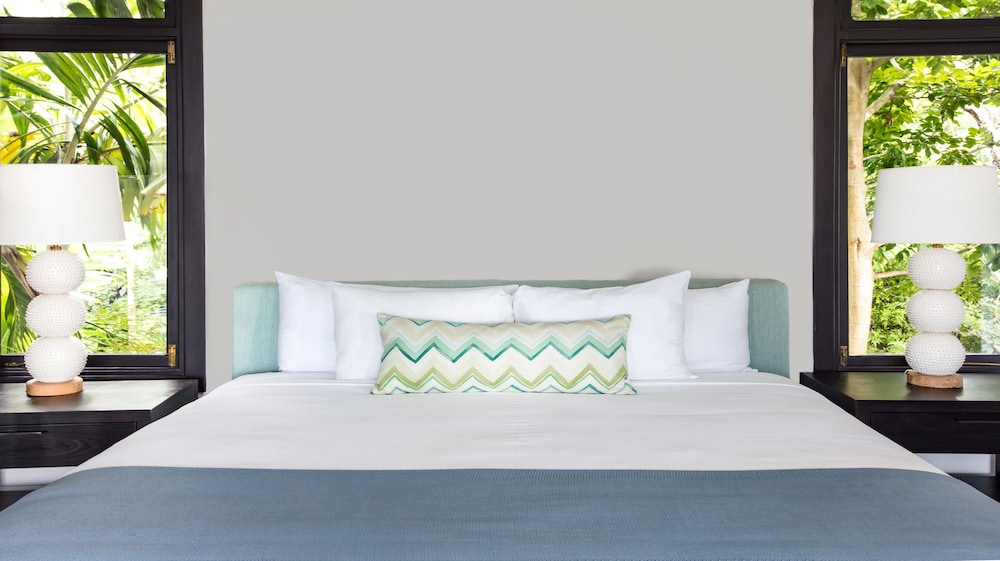 The Cliff Hotel — Hotel rooms in Negril