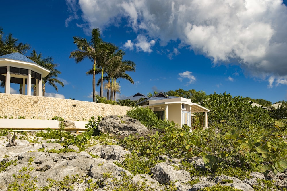 The Cliff Hotel — Hotel building in Negril