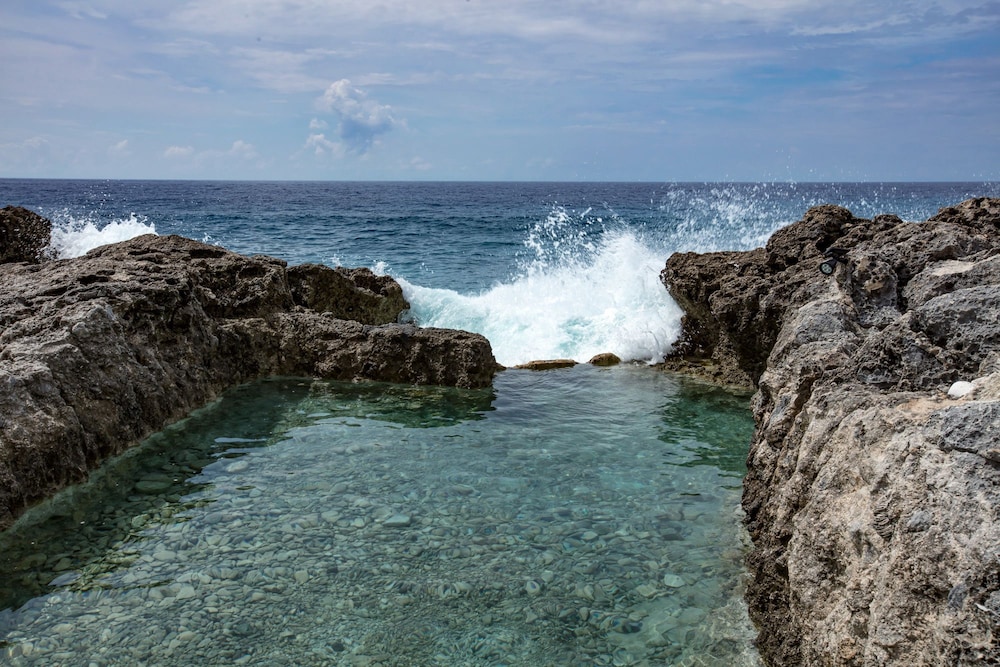 The Cliff Hotel — Beach in Negril