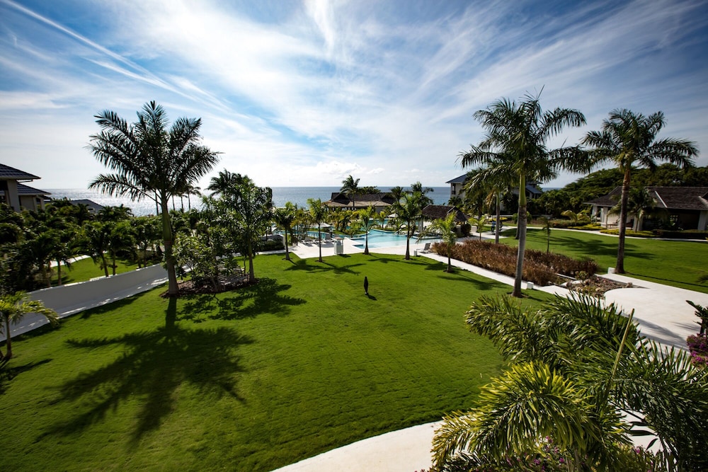 The Cliff Hotel — Swimming pool in Negril