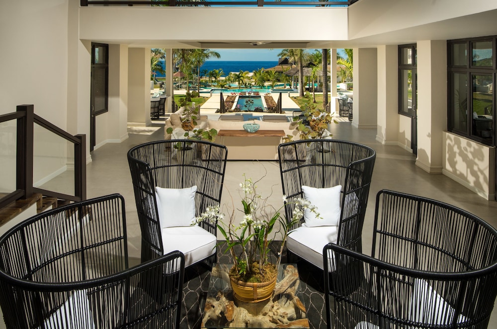 The Cliff Hotel — Hotel building in Negril