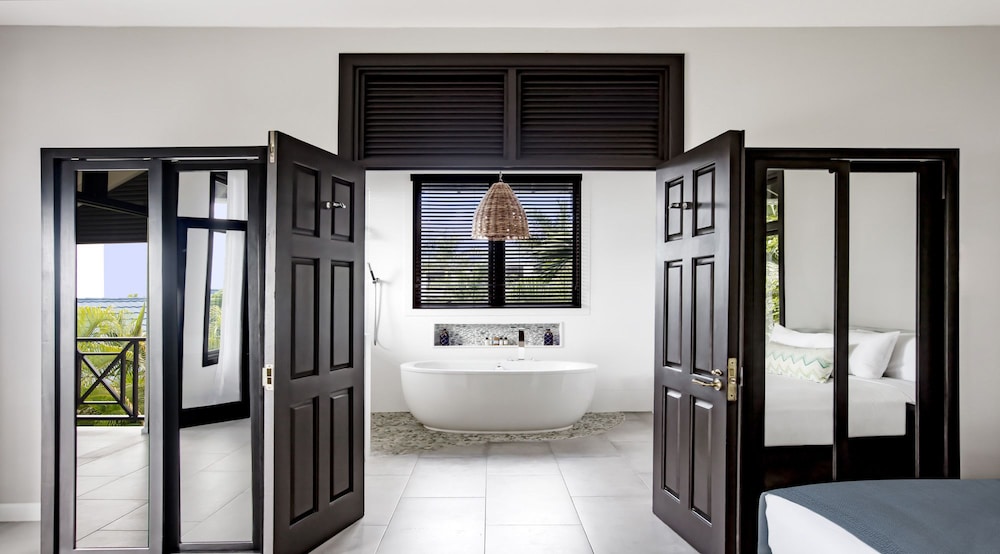 The Cliff Hotel — Hotel rooms in Negril