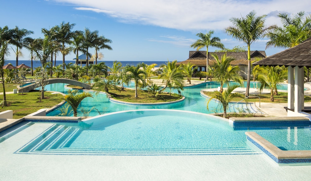 The Cliff Hotel — Main photo in Negril