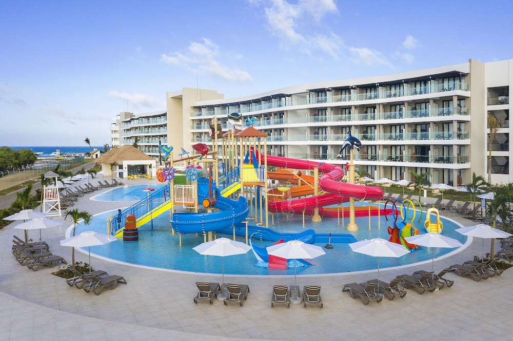 Ocean Coral Spring - All Inclusive — Pool in Falmouth