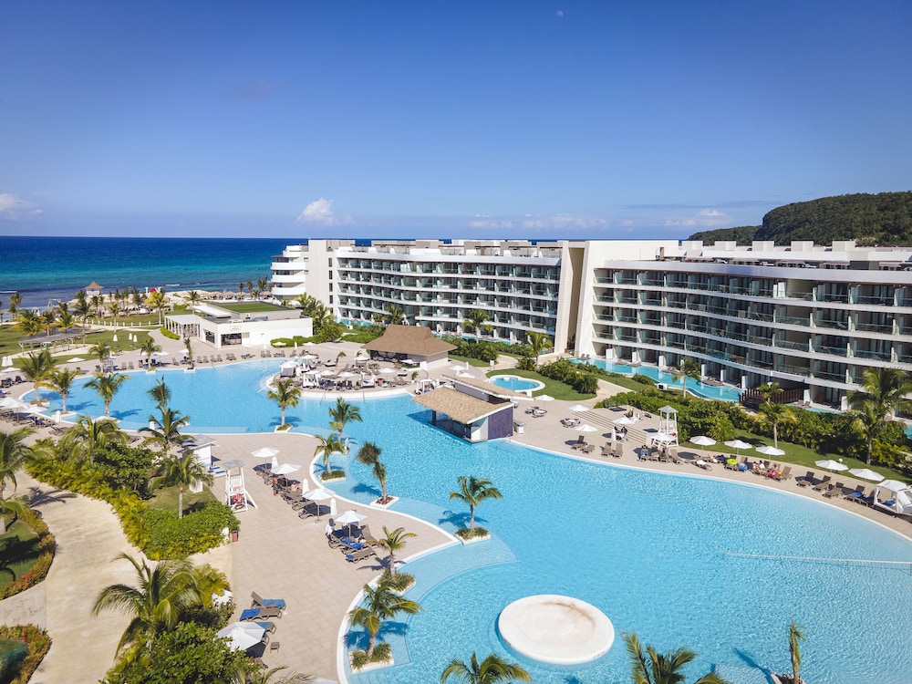 Ocean Coral Spring - All Inclusive — Pool in Falmouth