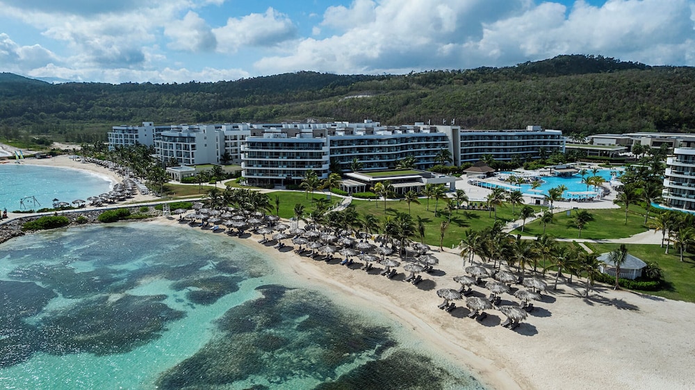 Ocean Coral Spring - All Inclusive — Outdoor in Falmouth