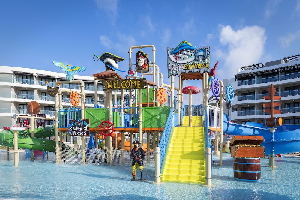Ocean Coral Spring - All Inclusive — Pool in Falmouth