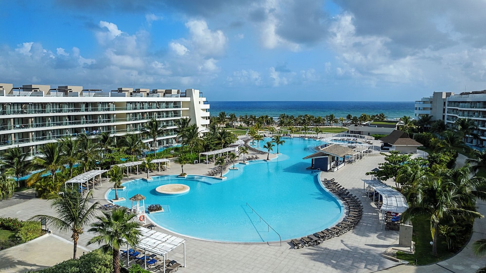 Ocean Coral Spring - All Inclusive — Main photo in Falmouth