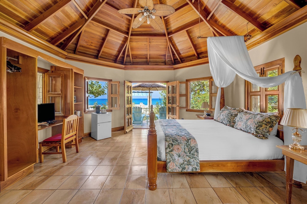 Ocean Cliff Hotel Negril Limited — Hotel rooms in Negril