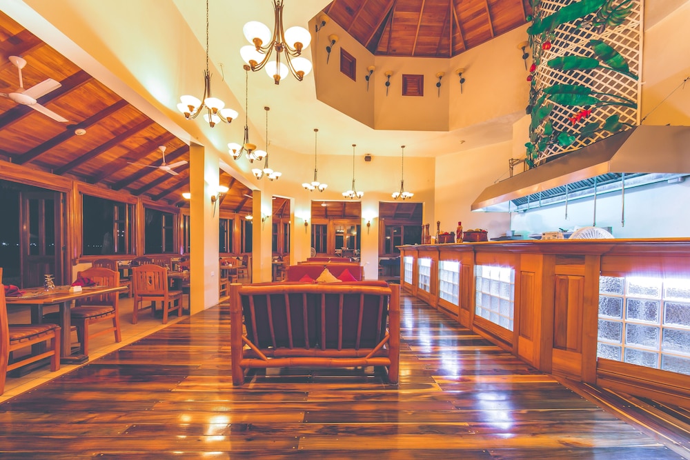 Ocean Cliff Hotel Negril Limited — Restaurant & bars in Negril