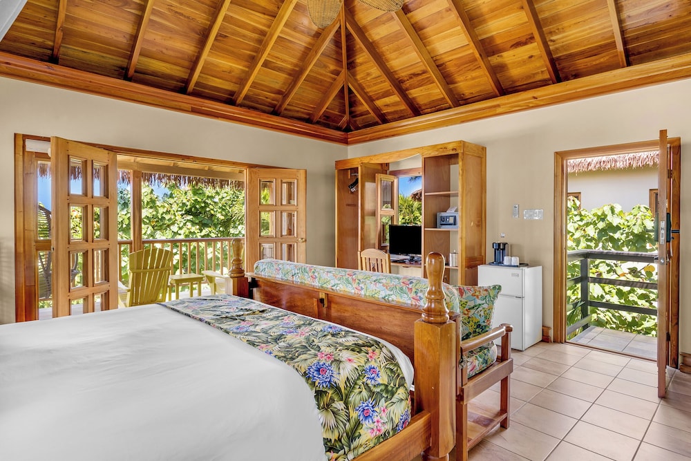 Ocean Cliff Hotel Negril Limited — Hotel rooms in Negril