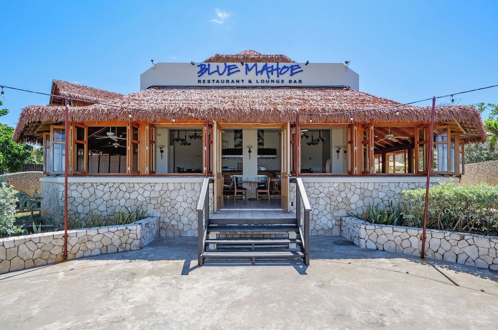 Ocean Cliff Hotel Negril Limited — Restaurant & bars in Negril