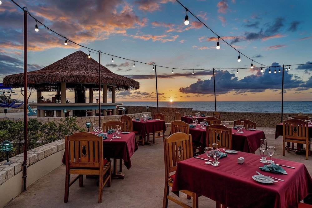 Ocean Cliff Hotel Negril Limited — Restaurant & bars in Negril