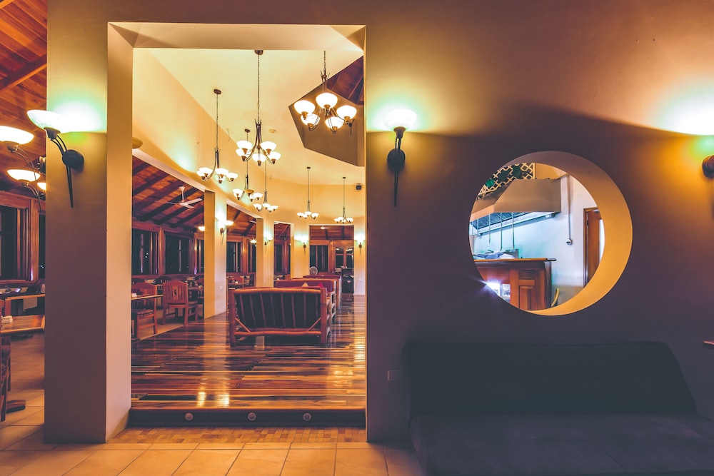 Ocean Cliff Hotel Negril Limited — Restaurant & bars in Negril
