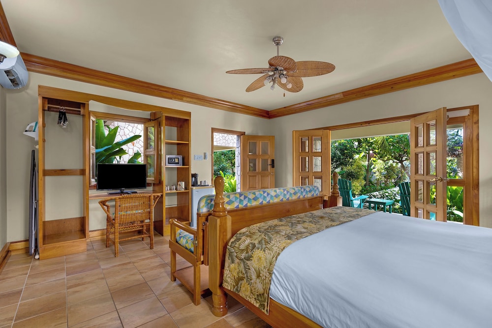 Ocean Cliff Hotel Negril Limited — Hotel rooms in Negril