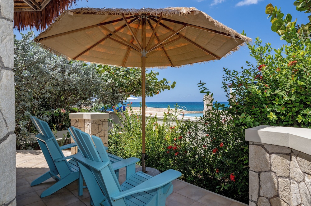 Ocean Cliff Hotel Negril Limited — Beach in Negril