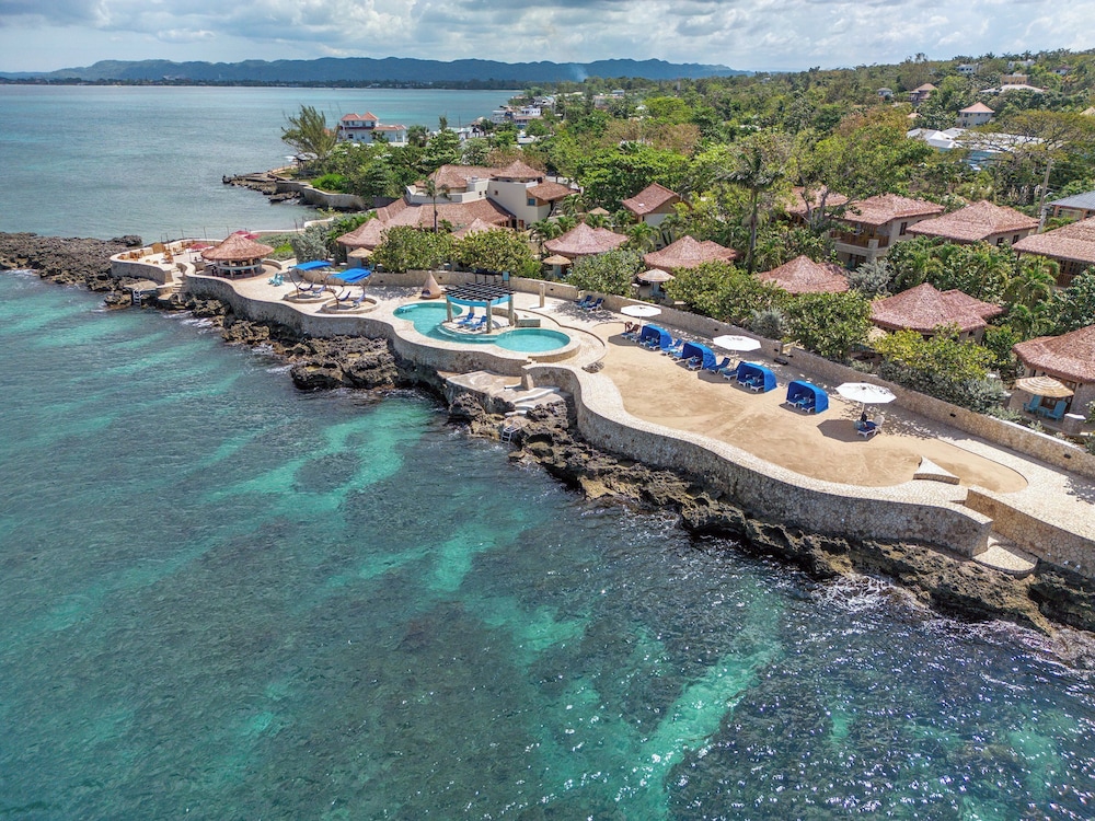 Ocean Cliff Hotel Negril Limited — Main photo in Negril