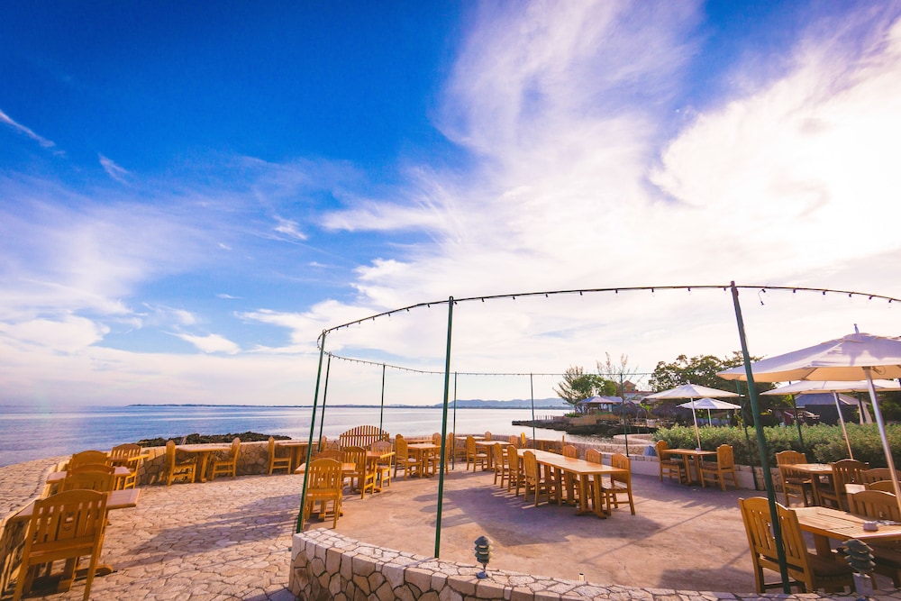 Ocean Cliff Hotel Negril Limited — Restaurant & bars in Negril