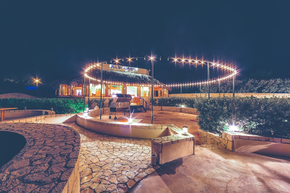 Ocean Cliff Hotel Negril Limited — Restaurant & bars in Negril