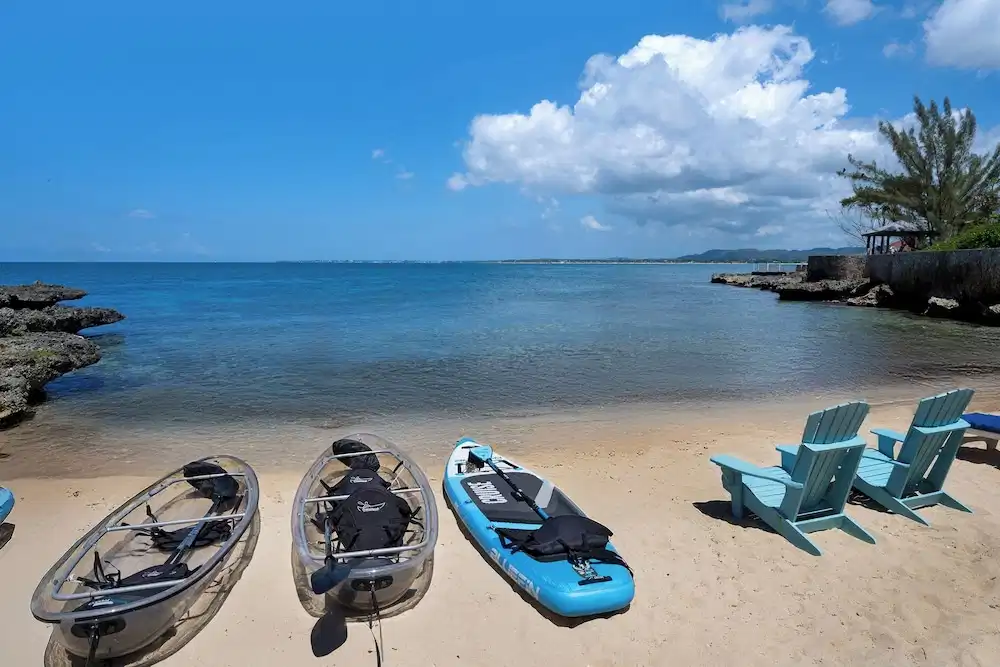 Ocean Cliff Hotel Negril Limited — Beach in Negril