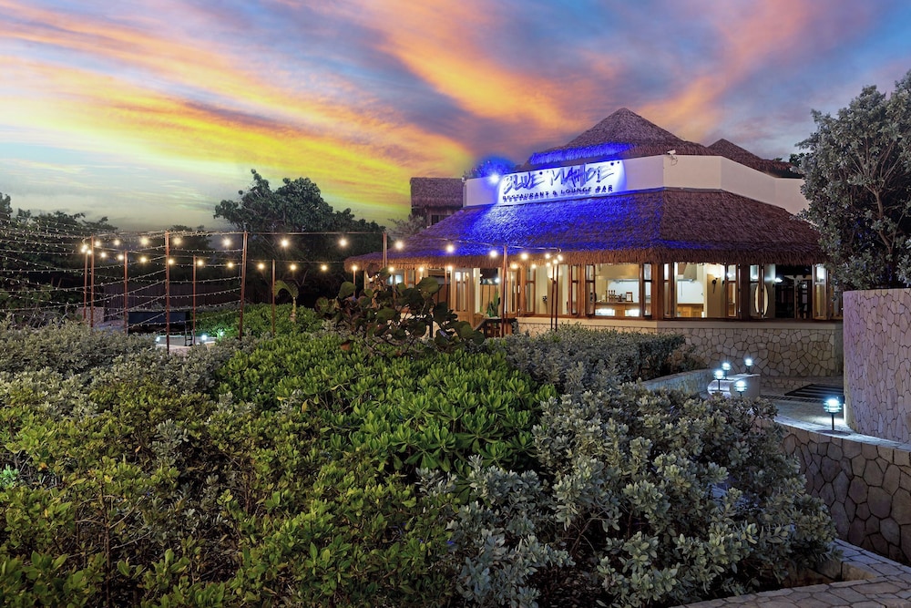 Ocean Cliff Hotel Negril Limited — Restaurant & bars in Negril