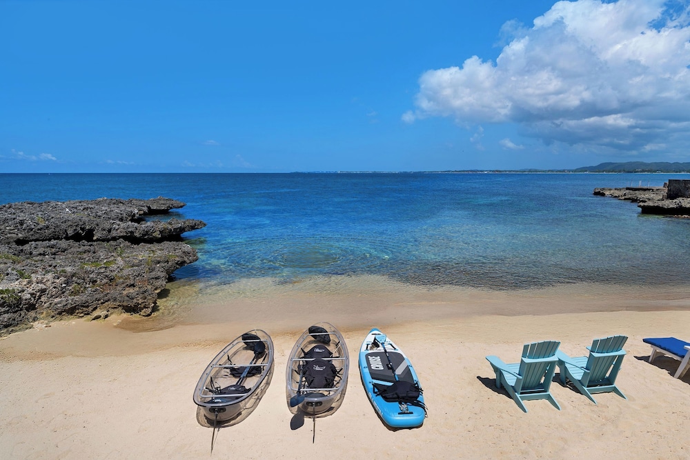 Ocean Cliff Hotel Negril Limited — Beach in Negril