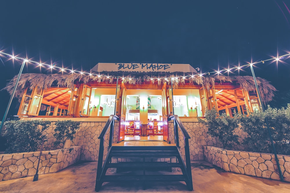 Ocean Cliff Hotel Negril Limited — Restaurant & bars in Negril
