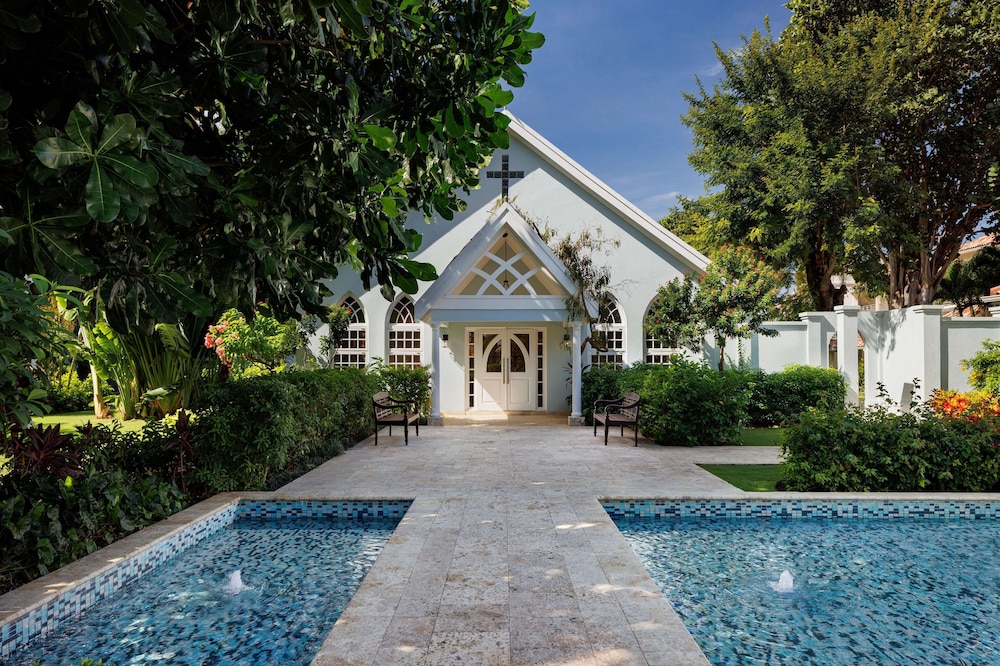 Sandals Jamaica Montego Bay All Inclusive Adults Only — Swimming pool in Montego Bay