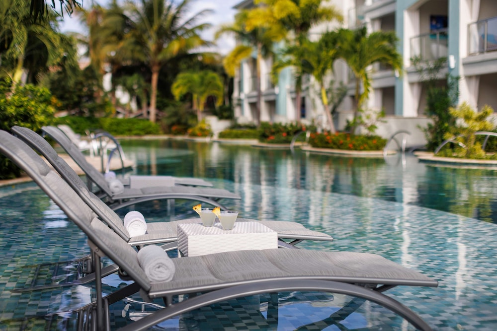 Sandals Jamaica Montego Bay All Inclusive Adults Only — Swimming pool in Montego Bay
