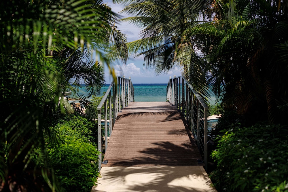 Sandals Jamaica Montego Bay All Inclusive Adults Only — Beach in Montego Bay