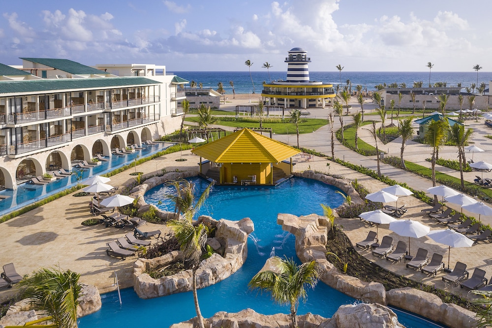 Ocean El Faro Resort - All Inclusive — Swimming pool in Uvero Alto, La Altagracia