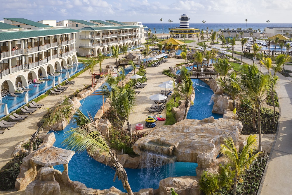 Ocean El Faro Resort - All Inclusive — Swimming pool in Uvero Alto, La Altagracia