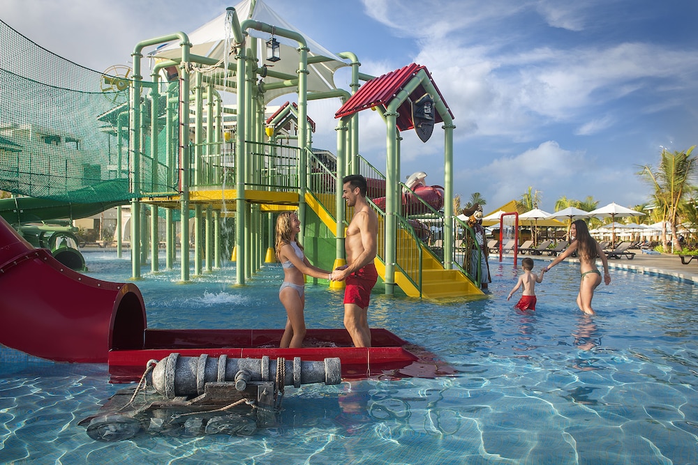 Ocean El Faro Resort - All Inclusive — Swimming pool in Uvero Alto, La Altagracia