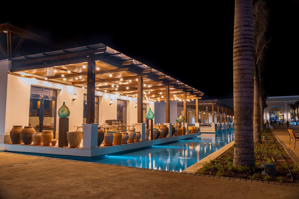 Ocean El Faro Resort - All Inclusive — Restaurant & bars in Uvero Alto, La Altagracia
