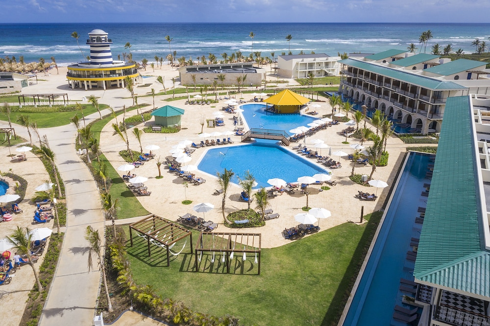 Ocean El Faro Resort - All Inclusive — Swimming pool in Uvero Alto, La Altagracia