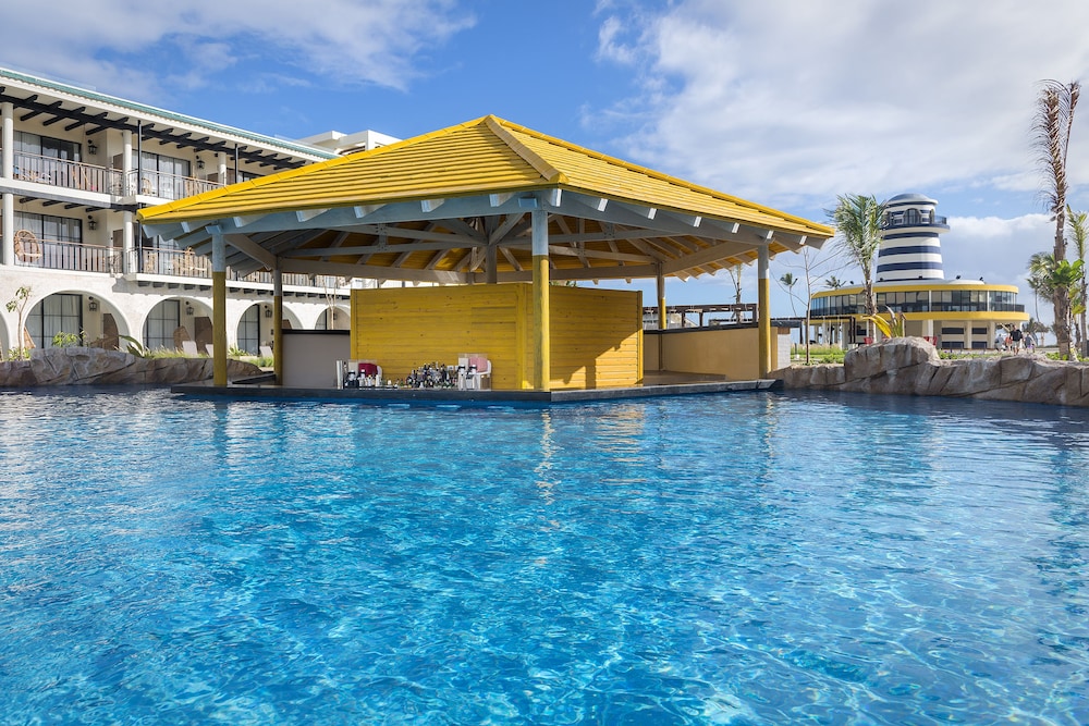 Ocean El Faro Resort - All Inclusive — Swimming pool in Uvero Alto, La Altagracia