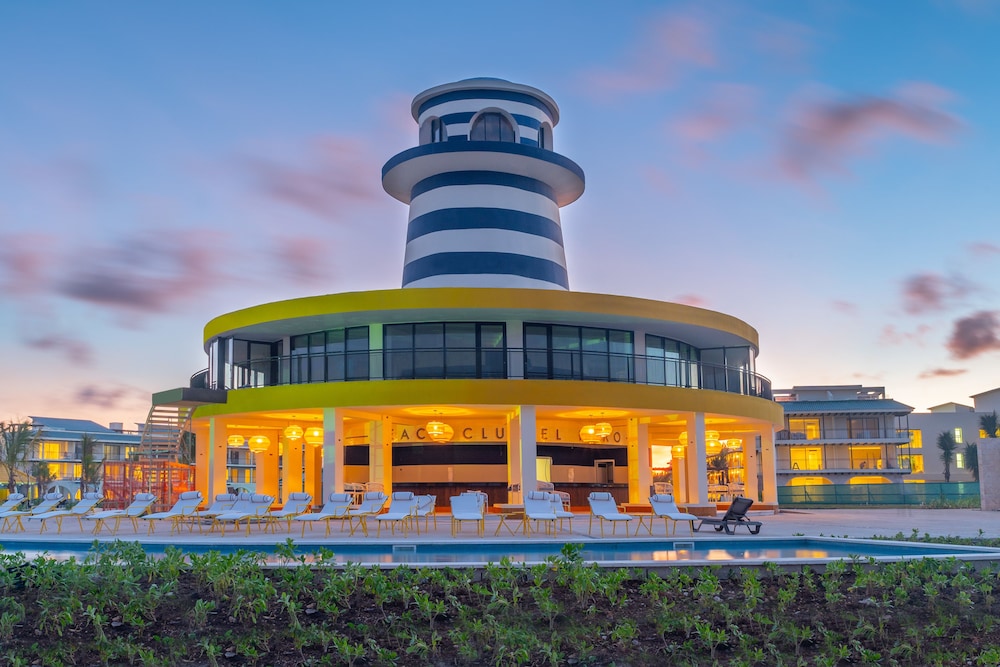 Ocean El Faro Resort - All Inclusive — Hotel building in Uvero Alto, La Altagracia